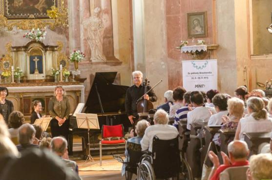 V kostele sv. Anny ve Vižňově vystoupilo Kubelíkovo trio 
