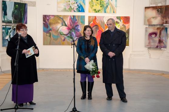 Slovenská malířka Michaela "Ela" Bodnárová zahájí výstavu v Polici nad Metují