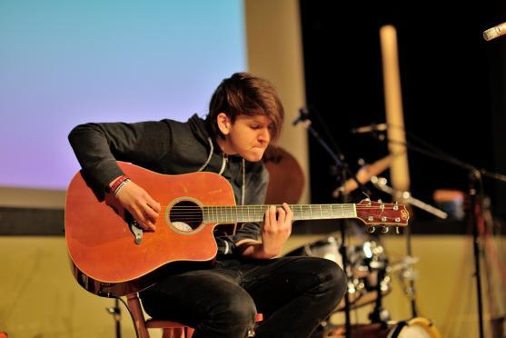 Studenti Gymnázia Broumov hráli pro žáky základních škol 