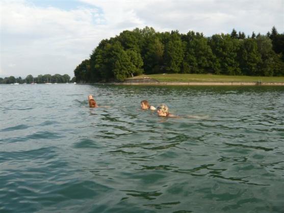 Poličáci už po deváté plavali přes Rozkoš