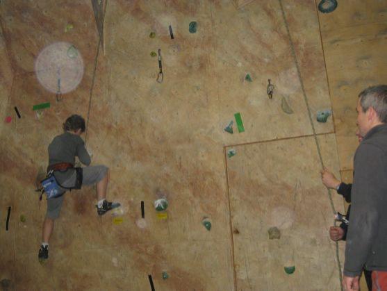 Členové broumovského horolezeckého kroužku poprvé startovali na lezeckých závodech