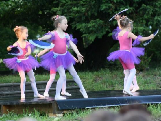 Klavírní koncert a vystoupení baletek v klášterní Zahradě*