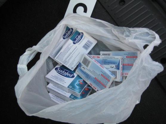 Muž v podmínce opět pašoval léky na výrobu drog. Chytili ho ve Zdoňově