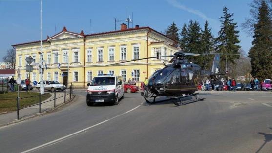 Při záchraně života zasahoval v Broumově vrtulník Letecké záchranné služby
