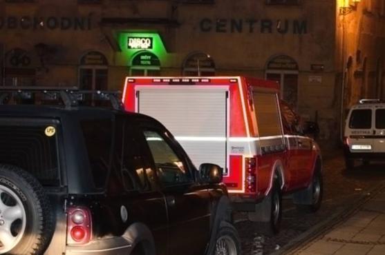 Hasiči vyjeli k zakouřenému infocentru v Broumově. Nic zde však nehořelo