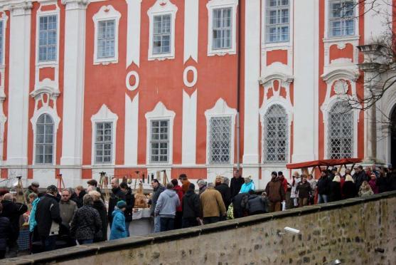 Adventní trhy přilákaly do broumovského kláštera na dva tisíce lidí