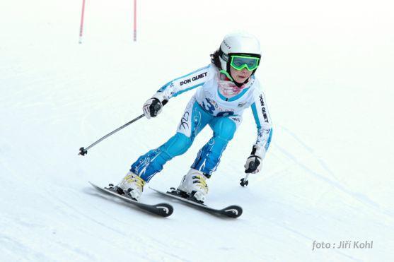 V Teplicích nad Metují startovalo ve veřejném závodě v obřím slalomu 55 mladých lyžařů