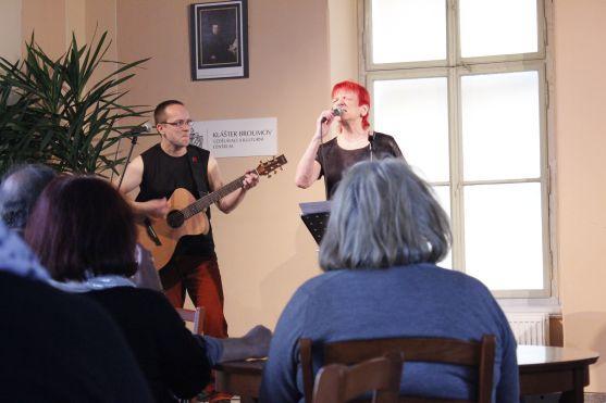 Energie Jany Koubkové strhla návštěvníky ArtCafé 