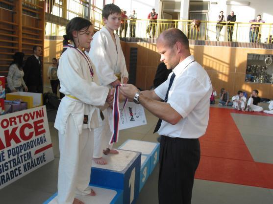 Mladí judisté z Broumova přivezli z hradeckého turnaje Judorej 8 medailí