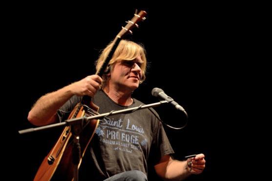 Karel Plíhal. Folková hvězda navštívila broumovské divadlo 