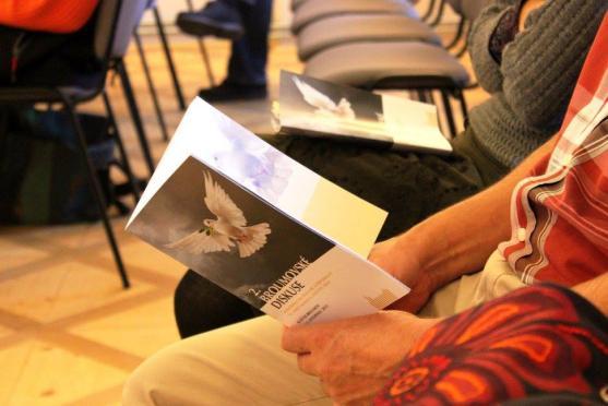 2. Broumovské diskuse otevřely debatu na téma Mír. Diskutovat přijeli Pavel Bělobrádek, Václav Cílek i Tomáš Holub