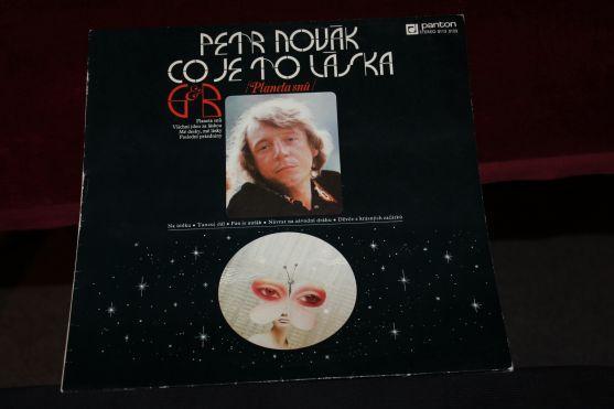 Písně Petra Nováka a vyprávění Jiřího Černého dojaly klášterní Kreslírnu 