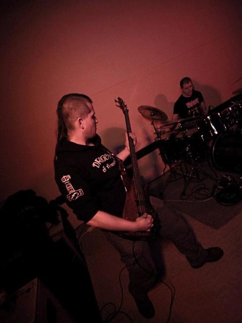 Na festivalu miniRockTrencle debutovala broumovská kapela Hellmania 