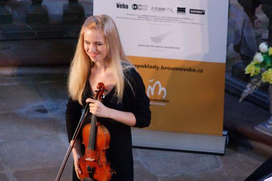 Houslistka Julie Svěcená zaplnila kostel sv. Anny ve Vižňově 