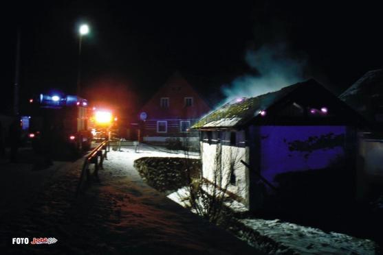 Požár kůlny v Teplicích nad Metují likvidovaly tři hasičské jednotky