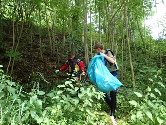 Geokačeři a Lotři hledali poklady. I na dně Metuje