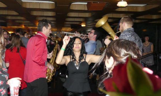 Blízko… (nejen Národnímu divadlu)