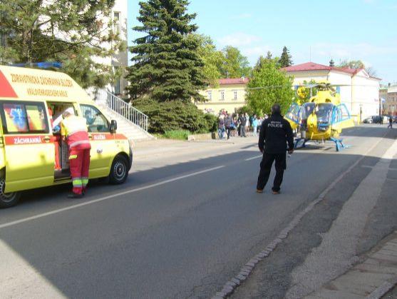 V Broumově zasahoval záchranářský vrtulník při zástavě srdce muže