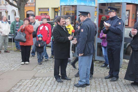 Broumovští hasiči převzali nové zásahové vozidlo a představili ho veřejnosti