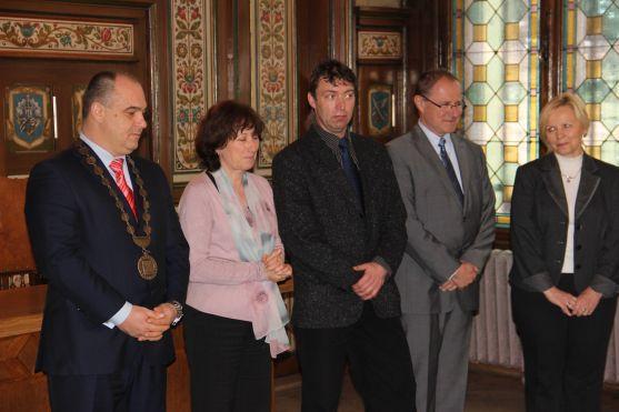 V obřadní síni náchodské radnice byli vyznamenáni i policisté z Broumovska