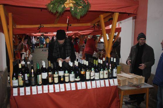 Adventní trh na klášterním nádvoří se stal místem předvánočního setkávání 