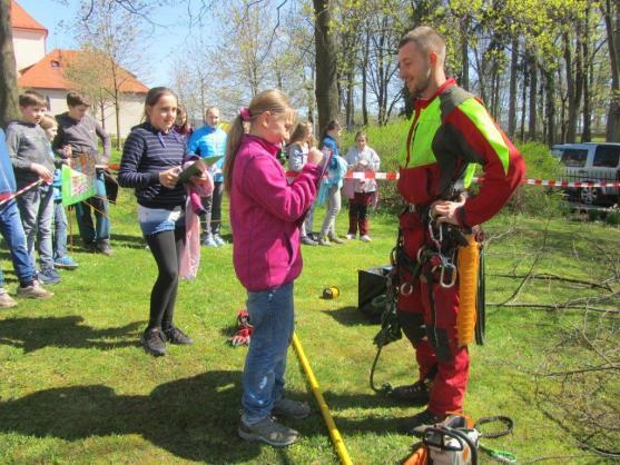 V Broumově se slavil Den Země v Naší zahradě a ve Schrollově parku 