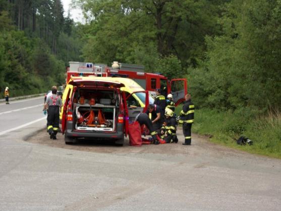 Motocyklista se těžce zranil, když nedostal přednost v jízdě