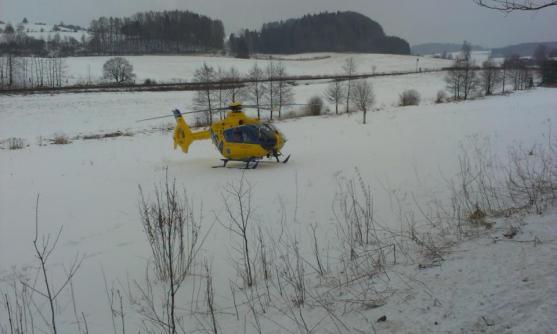 Po nárazu do stromu u Teplic nad Metují zemřel řidič osobního vozu