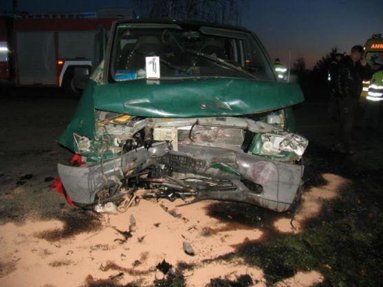 Fotografie dopravních nehod varují. Před zimní sezónou policisté radí účastníkům silničního provozu