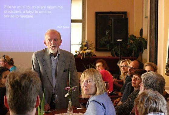 Profesor Ivo Možný: "Láska je velká čarodějka." 