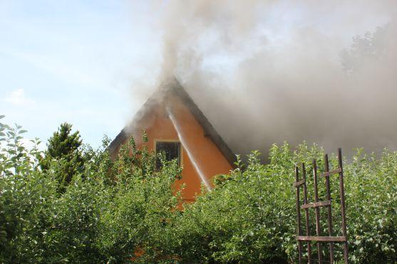 Od kůlny chytil v Broumově dům