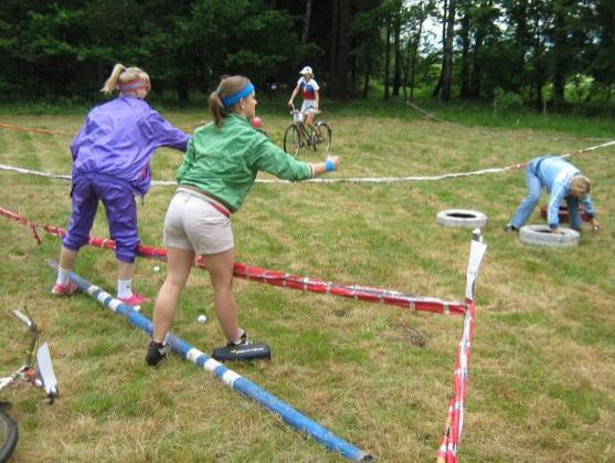 V Martínkovicích u Broumova se na Chatě pod Korunou závodilo s humorem