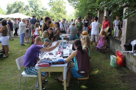 Farmářské trhy se tentokrát přestěhují na klášterní nádvoří