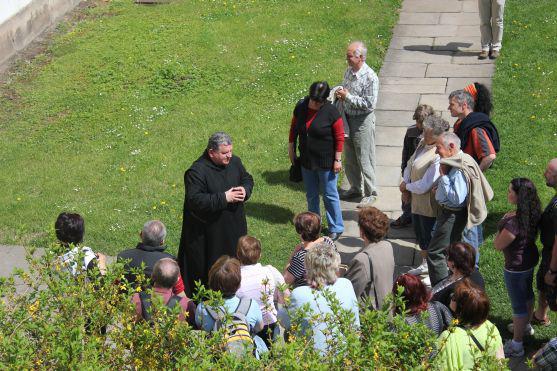 "Vracejte se," loučil se převor Petr Prokop Siostrzonek s účastníky prohlídky broumovského kláštera