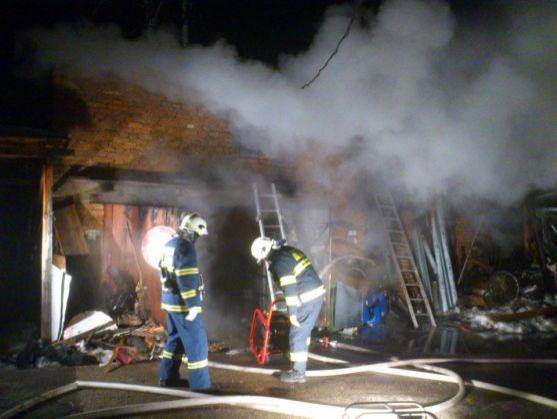 Ve Vižňově u Meziměstí hořela klempířská dílna