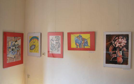 Žáci výtvarného oboru Základní umělecké školy v Broumově vystavují na Staré radnici 