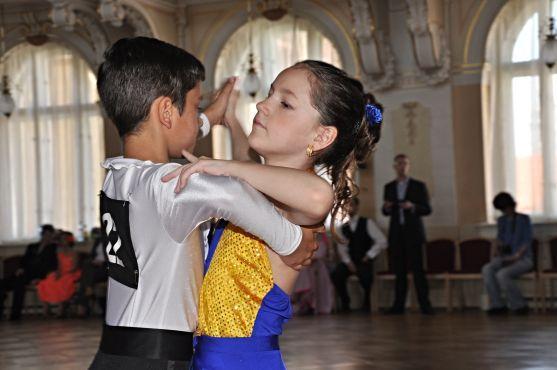 Taneční klub Broumov stihl jeden den dvě soutěže ve dvou městech 