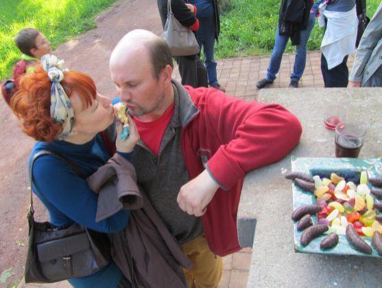 V altánu ve Schrollově parku jsou vystaveny lžíce a hlavy 