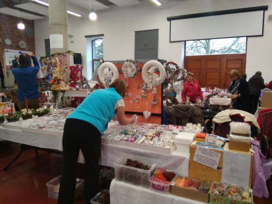 Adventní jarmark v Meziměstí se konal v teple sálu Centra Walzel