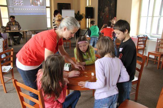 Filmfárum - to jsou tvůrčí filmové dílny v broumovském klášteře 