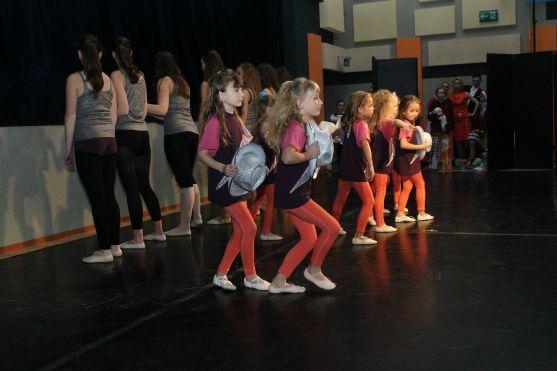 V choreografii Ukrajinky tančily Češky, Vietnamka a Polák 