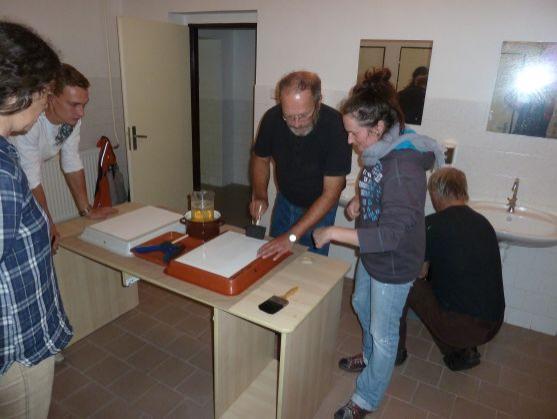 Fotografická dílna bromolejotisku byla zrušena. Je připravena nová, zaměřená na digitální fotografii