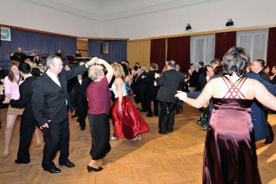 Video: Letošní Ples Města Broumova byl bohatší o doprovodný program 