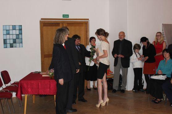 Studenti broumovského gymnázia včera převzali maturitní vysvědčení 