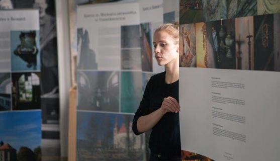 Polští studenti Univerzity Wroclaw pomáhají broumovské skupině kostelů