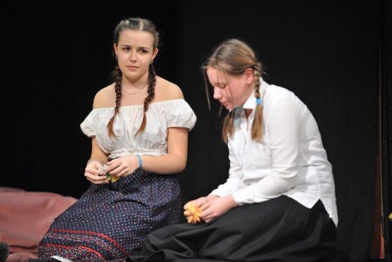 Literárně dramatický obor ZUŠ Broumov potěšil diváky svojí divadelní pohádkou O Moreně