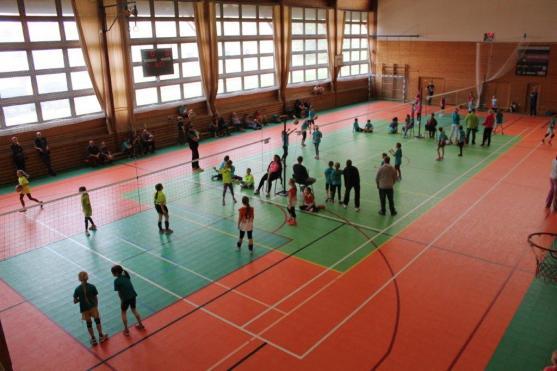 Broumovská sportovní hala o víkendu patřila volejbalistům