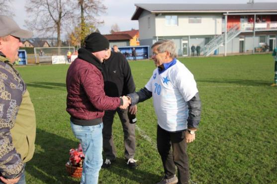 Fotbalisti Broumova popřáli Petru Možnému třemi body 