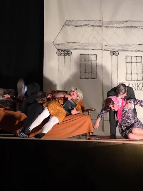 Divadelní soubor Medvěd Stárkov uvedl Čechova