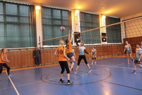  Mladé broumovské volejbalistky obsadily na turnaji v Novém Městě nad Metují 2. místo